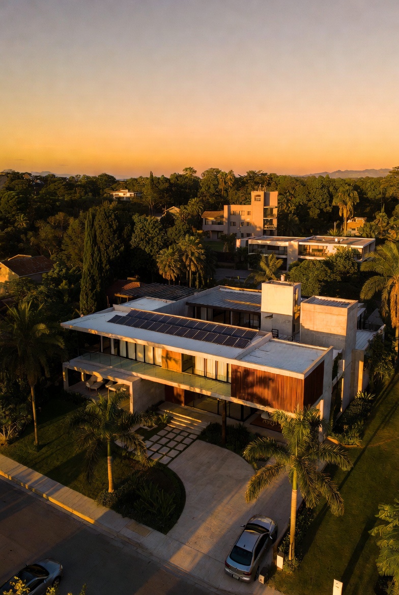 Casa moderna en Guatemala con paneles solares - inversión de calidad